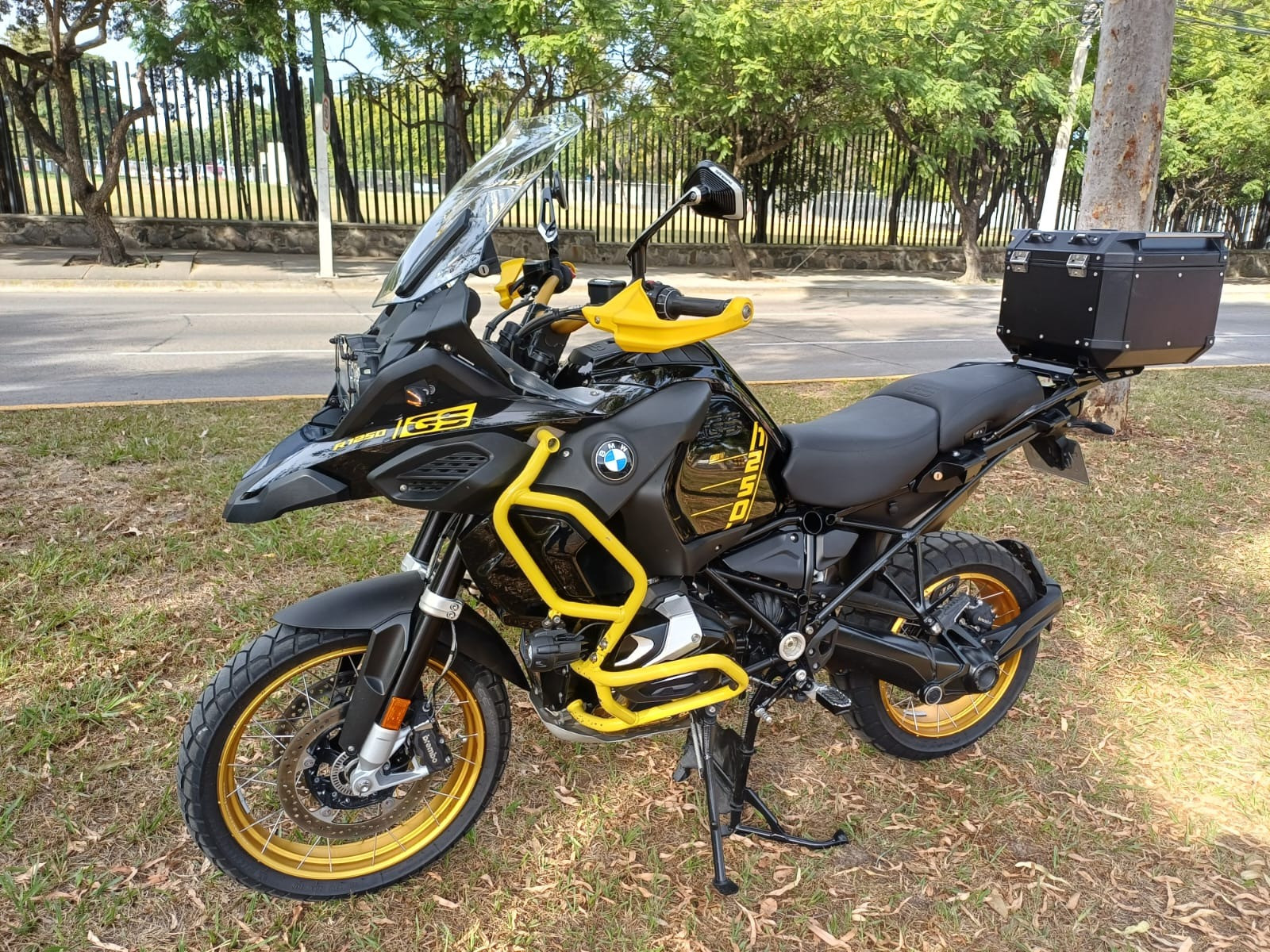 BMW - R 1250 GS ADVENTURE 40 ANIVERSARIO